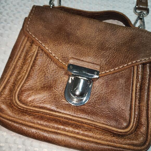 ROOTS EUC SMALL UNISEX CROSSBODY LEATHER BAG - Picture 2 of 9